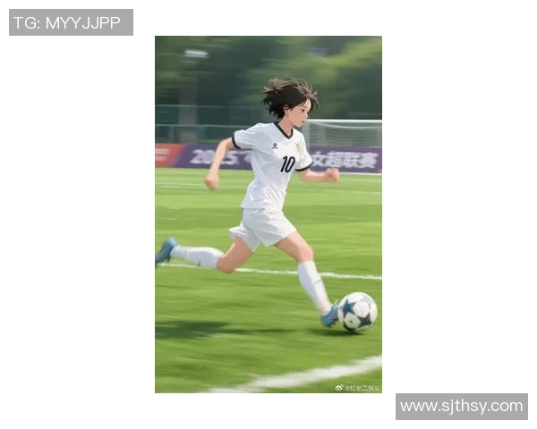 中国女足明星柳岩激情踢足球展现英姿热血沸腾场面